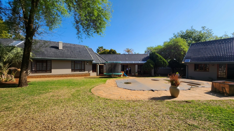 5 Bedroom Property for Sale in Wilkoppies North West